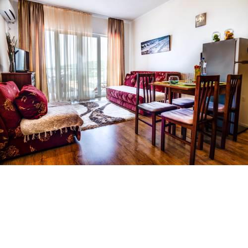 Peaceful Olive Bay Apartment