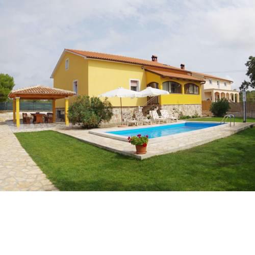 Peaceful Villa in Jursici with Private Pool