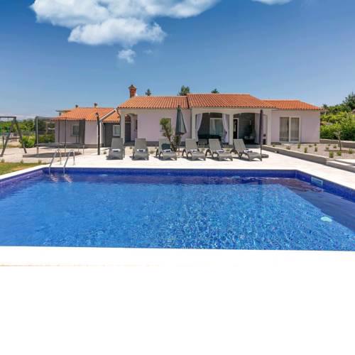Peaceful Villa in Labin with Sauna and Swimming Pool