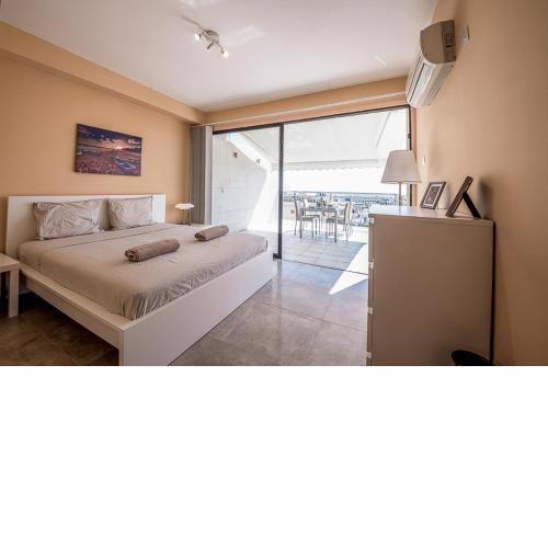 Peach Seaview 3 Bedroom Apartment