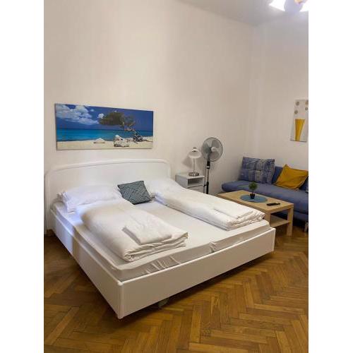 Peerles 2BR Apt. Perfectly Situated&Well Connected