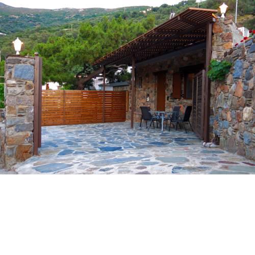 "PefkoPetro" Traditional House