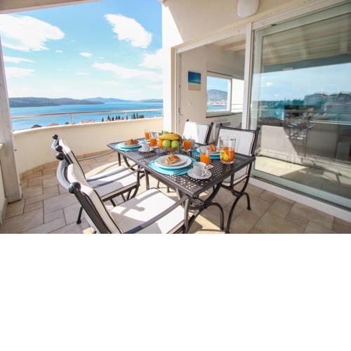 Penthouse Apartment 6 People