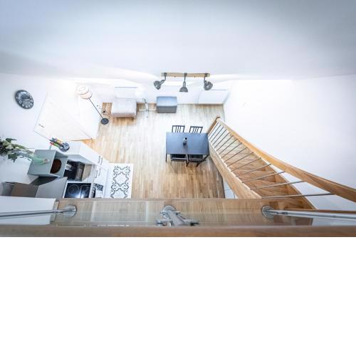 Penthouse Suites by JR City Apartments