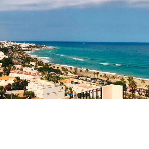 Penthouse with large terrace, roof solarium, new King size bed and amazing sea views