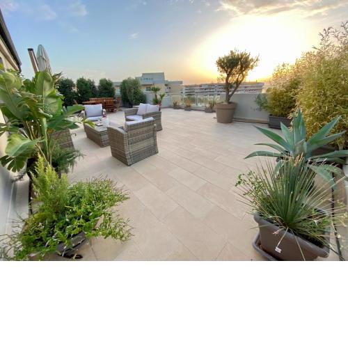 Penthouse with large terraces viewing the sea