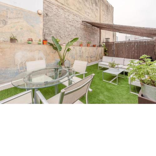 Penthouse with private terrace in Cathedral Area!