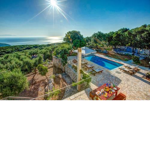 Perachori Villa Sleeps 6 Pool Air Con WiFi