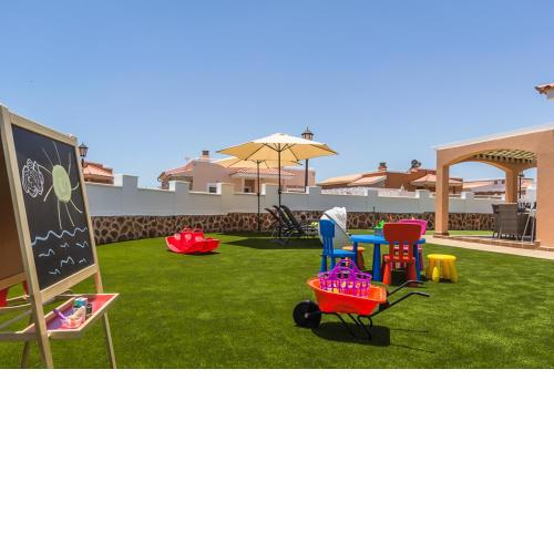 Perfect for family holidays with private pool, near beach and golf- Villa Ashley