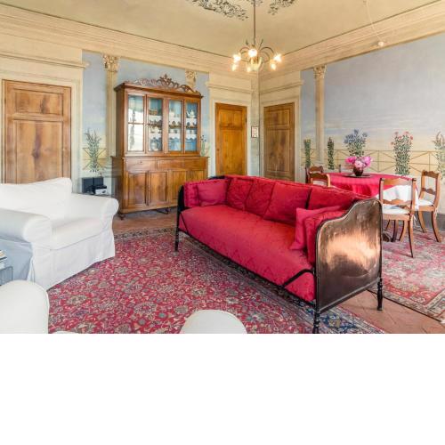 Period holiday home with frescoes and terrace