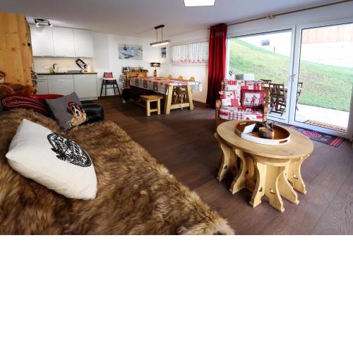 Perrine Garden - Cozy Central Apartment with Private Garden