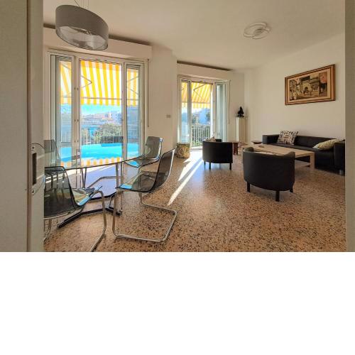 Pesaro grand appartement de 1 à 6 personnes parking privé, zone mer