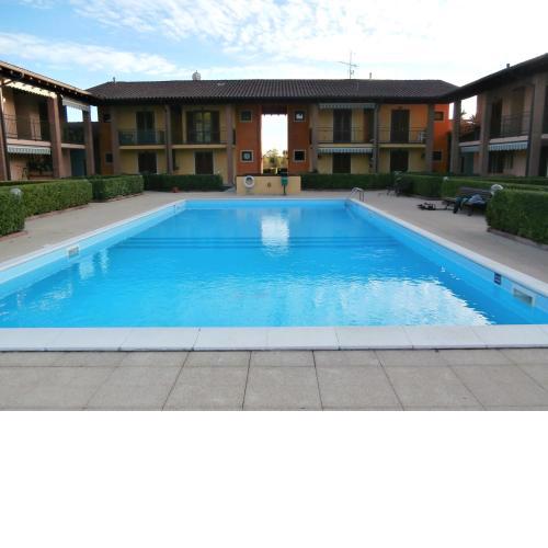 Peschiera Lake and Pool Apartment