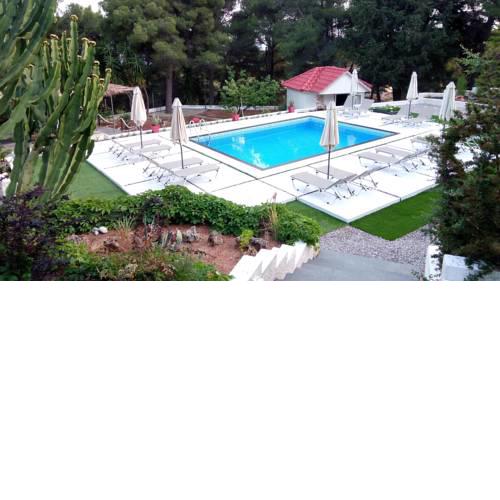 Pessada Bay Studios and Apartments