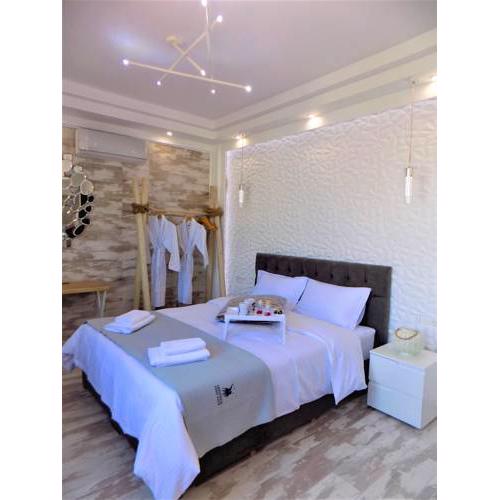 Petite Palace 8