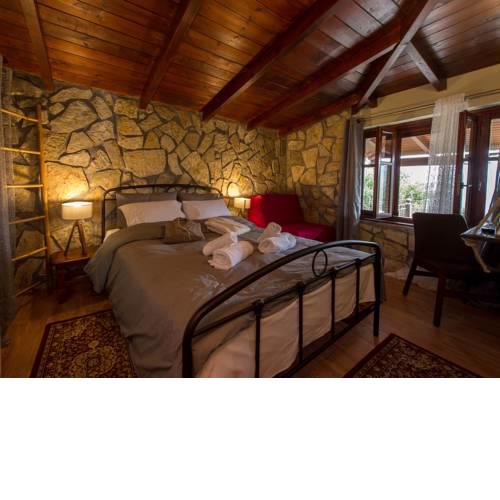 Petra Thea Villa Karitaina