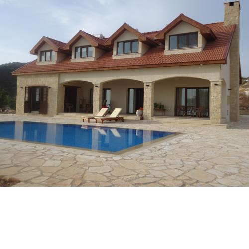 Petralona Apartment