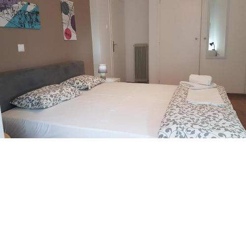 Petrol Apartment- Athens Center, 4 BD, 1 BATH