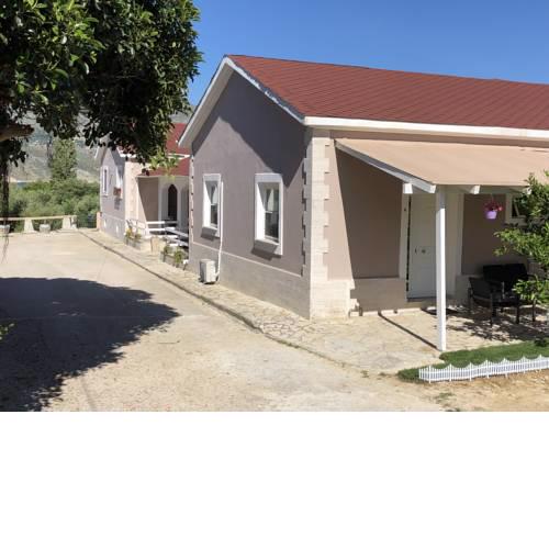 Petros Rooms & Apartments