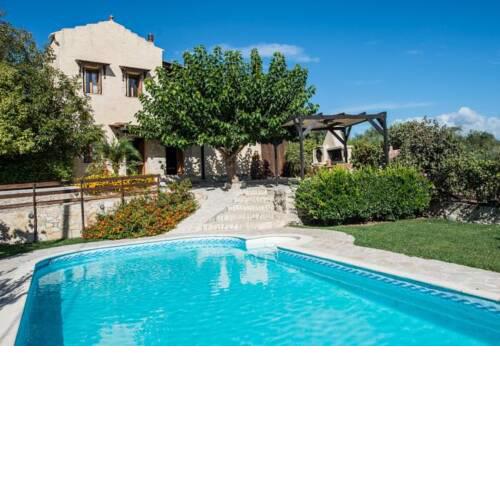 Petroulides Villa Sleeps 7 with Pool Air Con and WiFi
