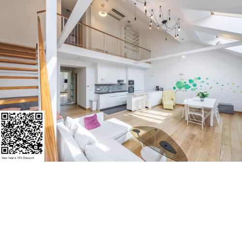 Petrská Republiky Square 3 Bedrooms Apartment