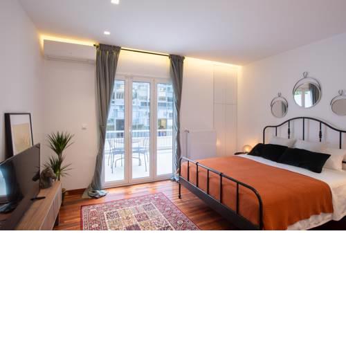 Phaedrus Living: City Centre Luxury Flat Mavromichali