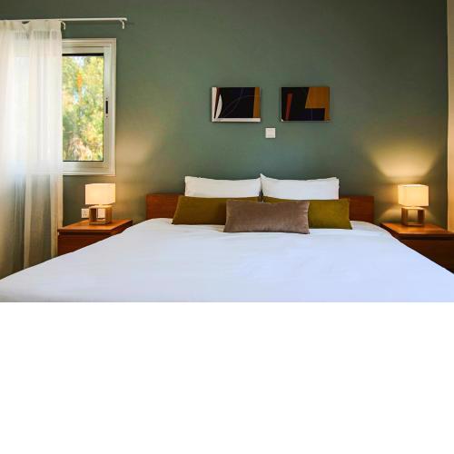 Phaedrus Living City View Luxury Harbour Flat 03