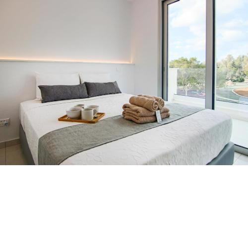Phaedrus Living: Executive Harbour Suites 202