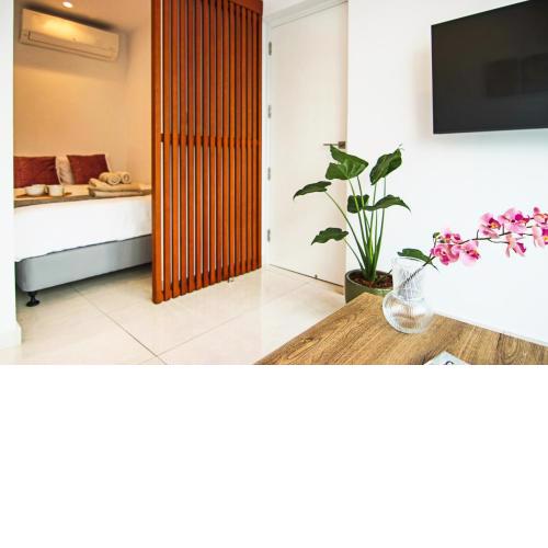 Phaedrus Living: Luxury Studio Harbour Suites 108
