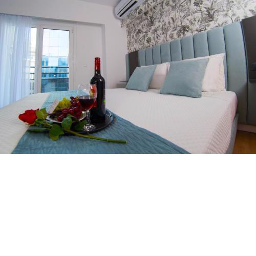 Phaedrus Living Modern Kriel Suites 203