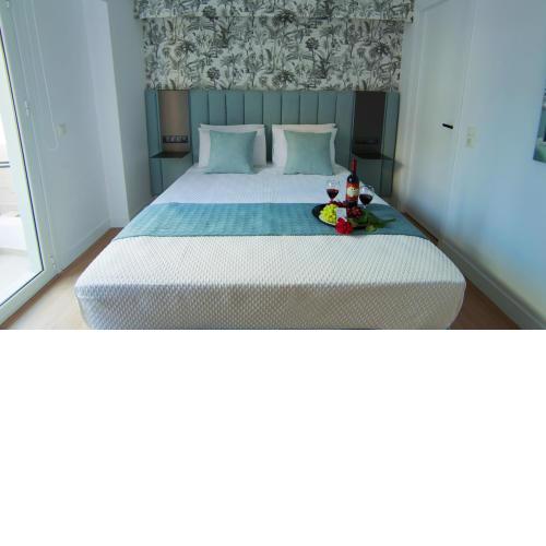 Phaedrus Living Modern Kriel Suites 204