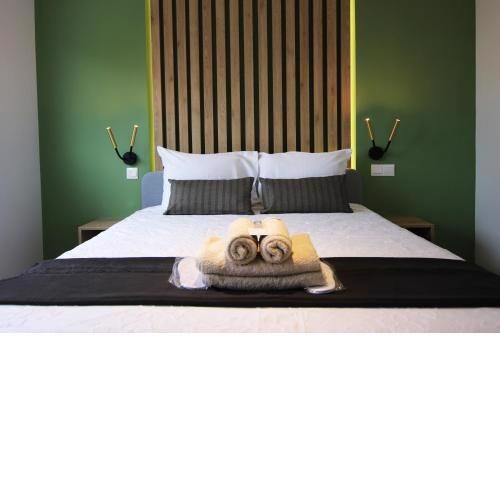Phaedrus Living: Seaside Modern Flat Limnaria 123