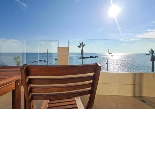 Phaedrus Living: Seaview Luxury flat Paphinia 204