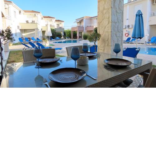 Phoebes Place At Kalamaki Court, 2 Bedroom Villa With A Shared Pool