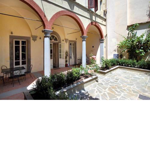 Piazza Ciompi Apartment With Private Garden