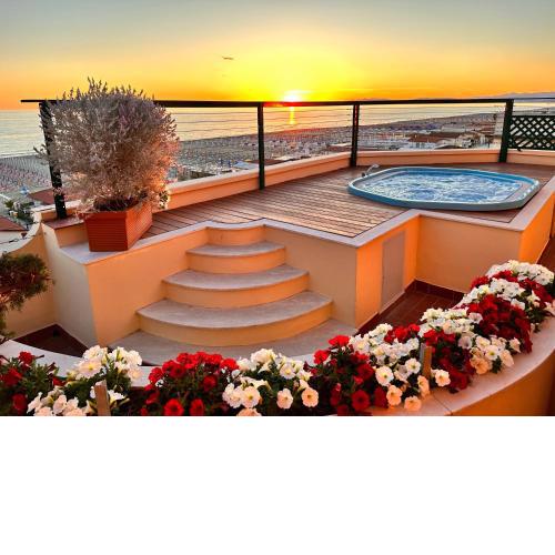 Piccadilly Penthouse with Jacuzzi