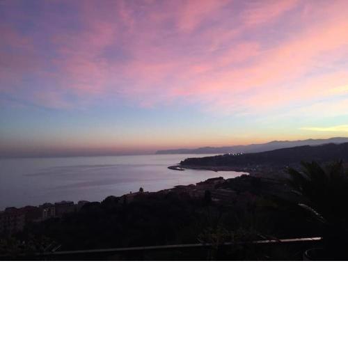 Piccola perla con terrazza vista mare Golfo Ligure