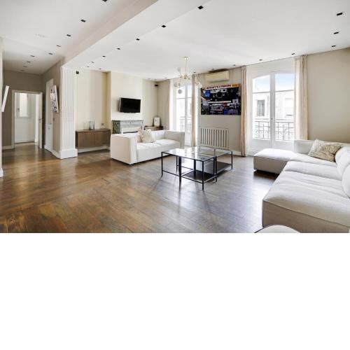 Pick A Flat's Apartment in Montaigne - Cour Albert 1er