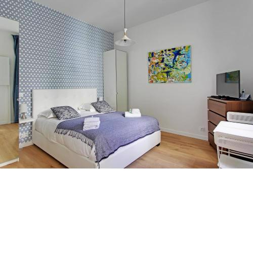 Pick a Flat's Apartment in Montmartre - Rue des Martyrs studio
