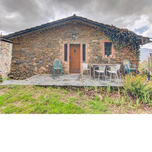 Picturesque Cottage in Montseny with Swimming Pool