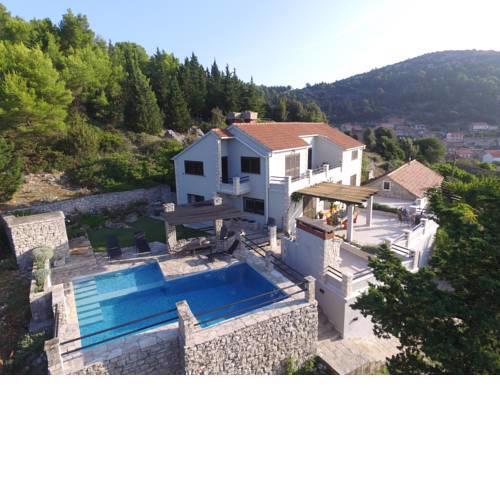 Pine Hill Villa