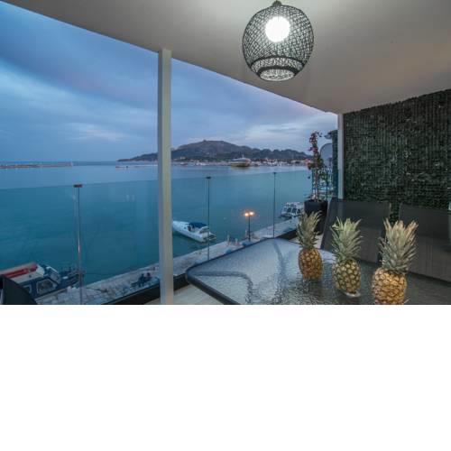 Pineapple Seaside Suite & Spa