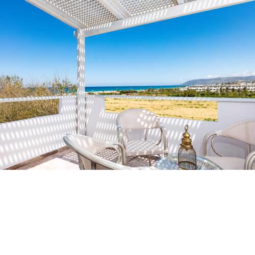 Pinelopi Beach Suites