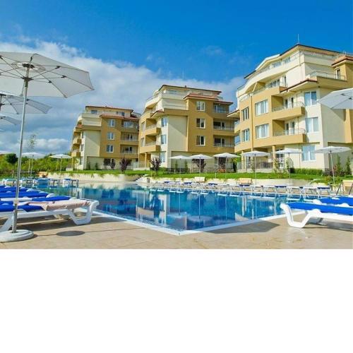 Комплекс Pines Beach Resort