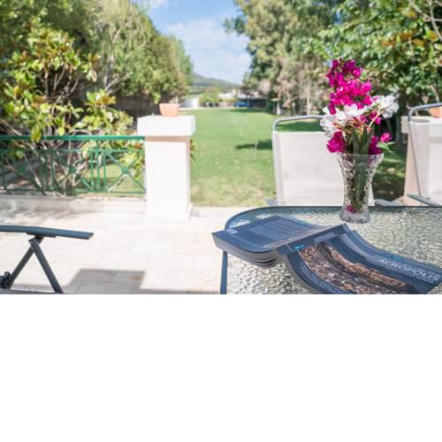 Pink White Marathon Villa 5' to beach