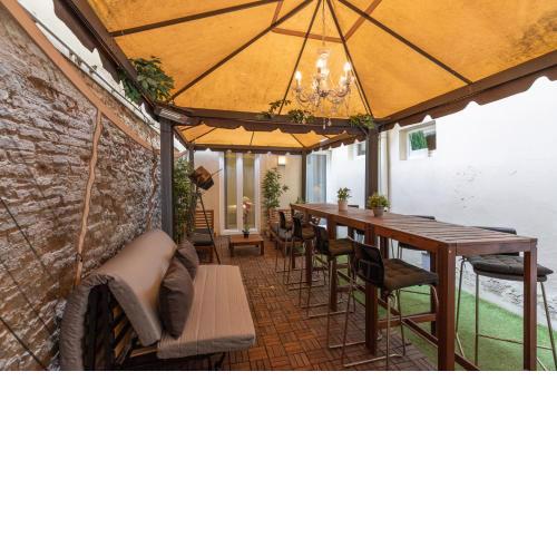 Pinti Patio Apartment