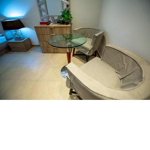 PIPINOY LUX HOTEL ROOM FOR 2 vipgreece...