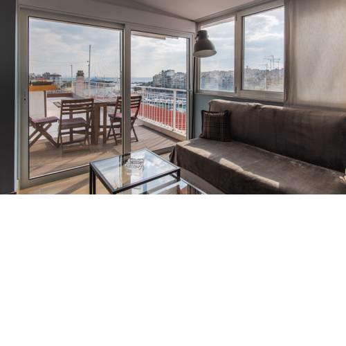 Piraeus Apartment with Endless View