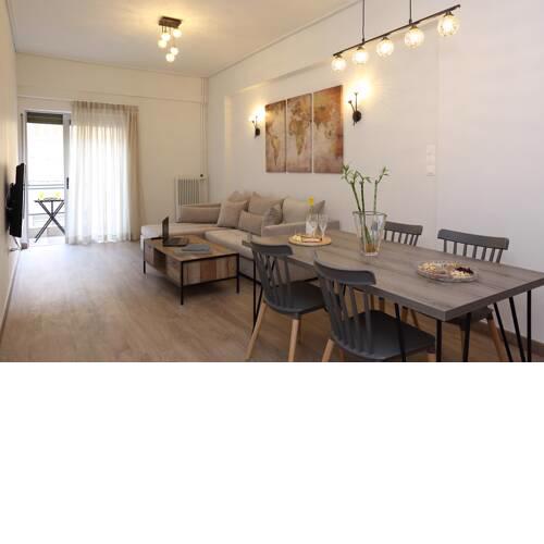 Piraeus central appartment by the sea