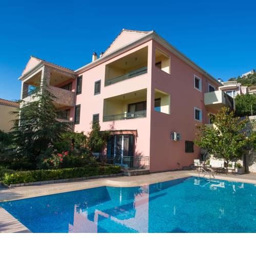 Pirofani Villas